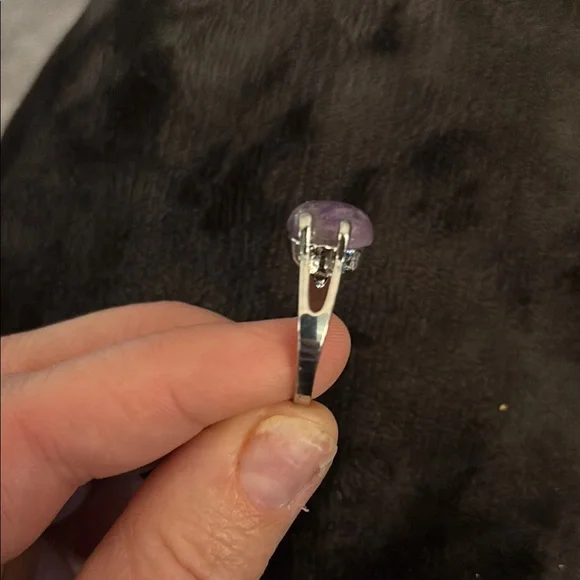 Elegant Silver and Purple Gemstone Ring - Picture 3 of 3